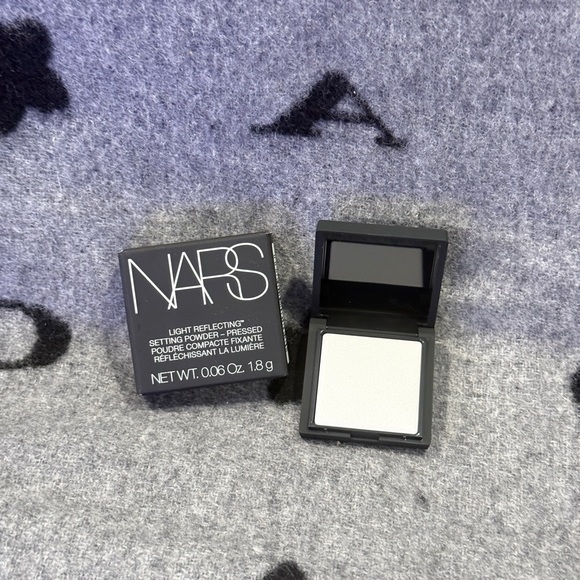 NARS Light Reflecting Setting Powder travel size 1.8g - Picture 1 of 1